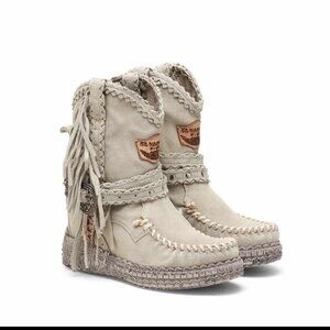EL VAQUERO Arya Silverstone Ghost Wedge Moccasin Boots